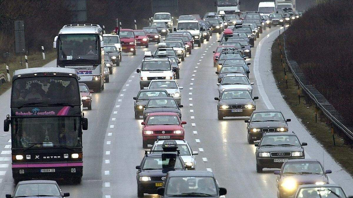 Für eine nichtverschuldete Verspätung sollte ein Busfahrer zahlen.