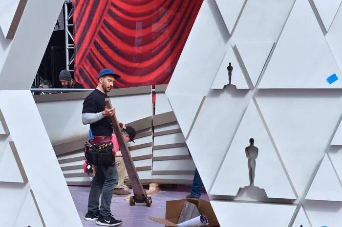 Über 250 Meter lang und gut zehn Meter breit bedeckt der Teppich ein Stück des sonst stark befahrenen Hollywood Boulevards.