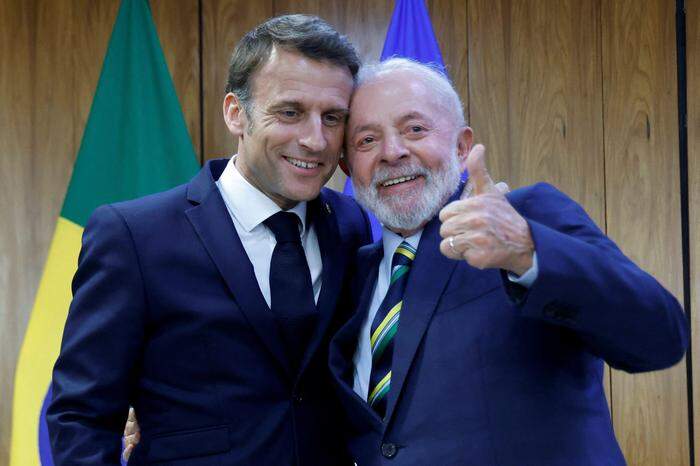 French president Emmanuel Macron and brazilian president Liuz Ignacio Lula Da Silva greets after the press conference at Altiplano palace on march 28, 2024, in Brasilia = pool for sipa only = (Photo by Ludovic MARIN / AFP)