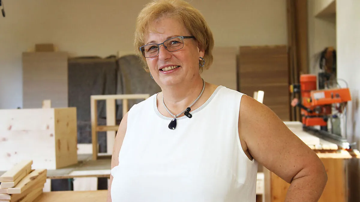 Hildegard Woschitz führt die Zirbenwelt in Sittersdorf