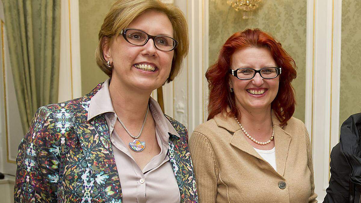 Brigitte Scherz-Schaar (rechts, neben Rechnungshofpräsidentin Margit Kraker) wird neue Landesamtsdirektorin