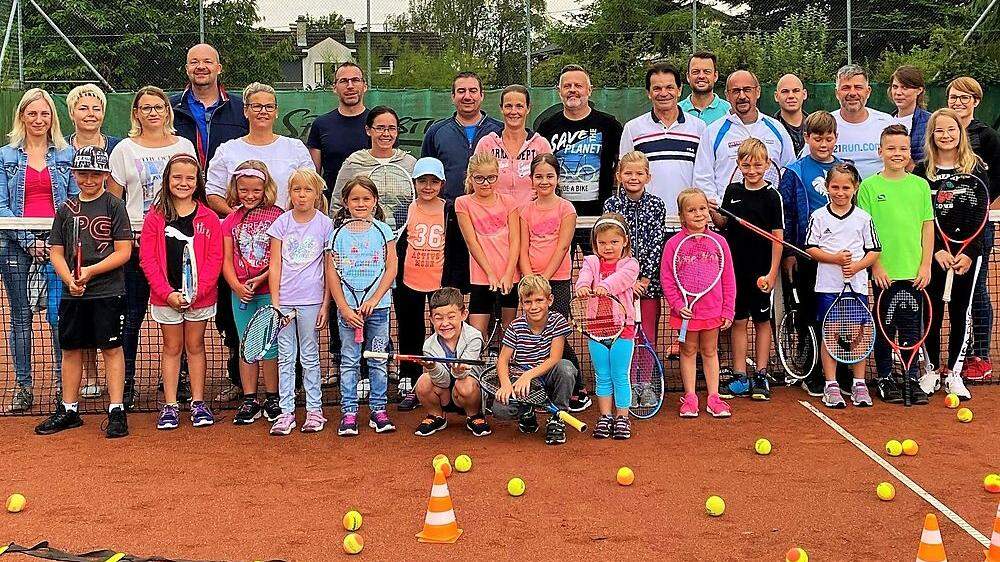 Ein Teil der Kühnsdorfer Tennisclub-Familie 