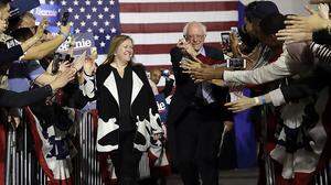 Bernie Sanders mit Frau Jane bei einem Auftritt in Chicago