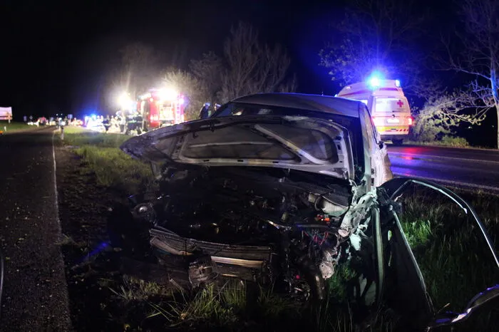Junger Autolenker geriet zwischen Wörschach und Stainach auf Gegenfahrbahn und prallte gegen die Leitschiene. Der junge Mann wurde aus dem Fahrzeug geschleudert, für ihn kam jede Hilfe zu spät.