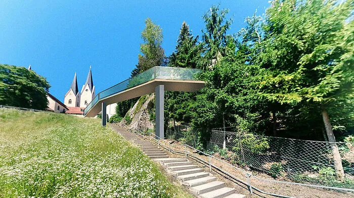 Höhepunkt des Panoramaweges ist der „Höhenweg“ bis hin zur Einbindung Zappelstiege beim St. Andräer Torbogen