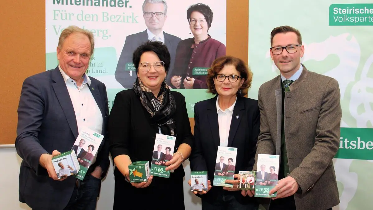 ÖVP-Bezirksparteiobmann Erwin Dirnberger, die Bezirksspitzenkandidatin Klaudia Stroißnig und die regionalen Kandidaten Stefanie Galler und Georg Preßler