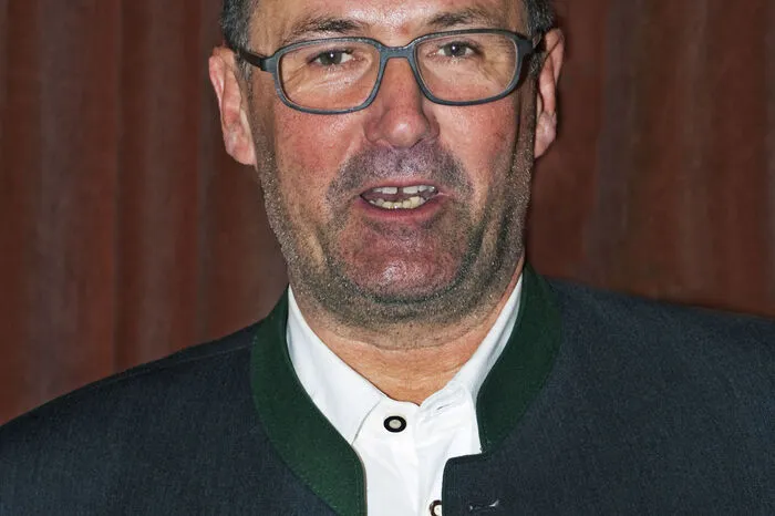 Wolfgang Knauseder, Berufsschullehrer, Knittelfeld: Ich würde die Vier-Tage-Woche befürworten, weil sie viel Lebensqualität bringen würde. Viele Firmen suchen Mitarbeiter, kriegen oft keine - und das wäre eine Chance, sie an die Firma zu binden. Work-Life-Balance ist der Trend der Zeit. Für mich ist Arbeit ein Teil meines Lebens, ich brauche das nicht, die Aufteilung Arbeit und Freizeit ist bei mir wirklich gegeben. Homeoffice habe ich selbst gemacht, aber es ist doch eine soziale Vereinsamung, die man dann hat. Aber der Wechsel der Zeit läuft so.