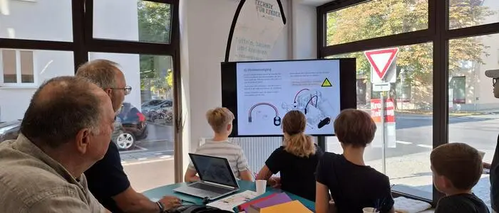 Bei Technik Für Kinder Vulkanland begeistern im Feldbacher Technikhaus Mentoren die Kleinen für alles Handwerkliche