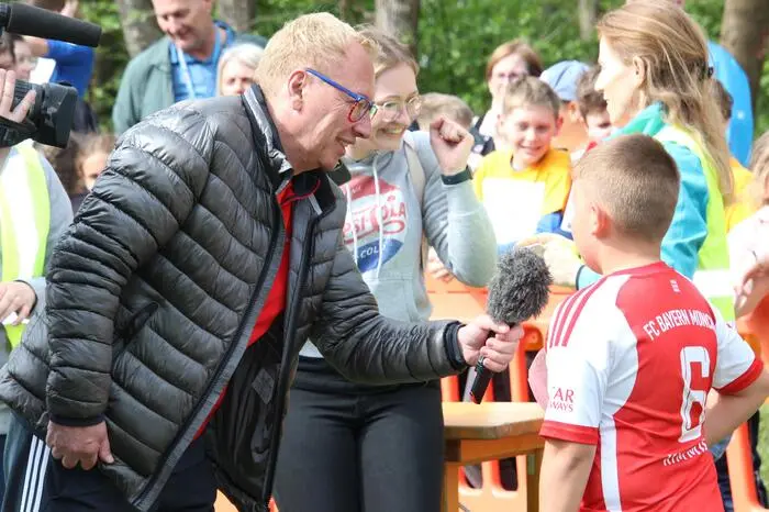 Klicken Sie sich durch die besten Fotos vom Wald- und Wiesenlauf!