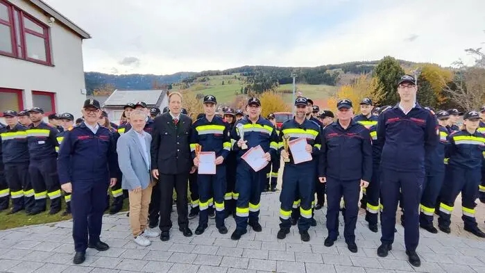St. Lambrecht stand am Samstag, dem 25. Oktober, ganz im Zeichen des Feuerwehrfunks. Beim Bereichsfunkbewerb der Feuerwehrbereiche Judenburg, Knittelfeld und Murau traten 57 Bewerberinnen und Bewerber an, um ihre Kenntnisse im Funkwesen zu zeigen und das begehrte Funkleistungsabzeichen in Bronze zu erwerben.