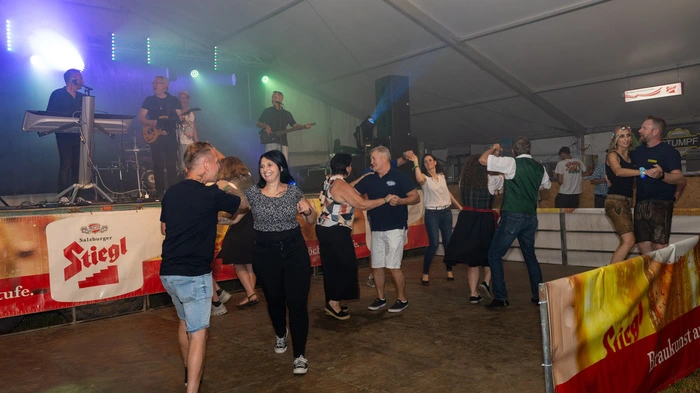 Aus dem ehemaligen Nachkirchtag wurde heuer der „Vorkirchtag“: Am Freitag, dem 17. Juli, lud die Freiwillige Feuerwehr St. Margarethen ob Töllerberg zum stimmungsvollen Auftakt ihres Feuerwehrfestes ins Festzelt.