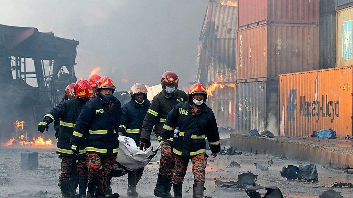 Großbrand in Container-Depot