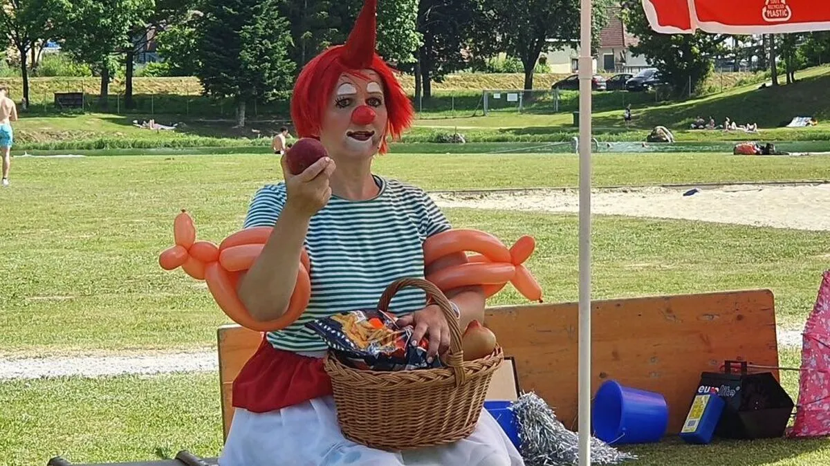Clownin Popolina beim Badesicherheitsaktionstag am Wildoner Badesee