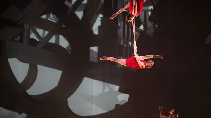 Im Rahmen der Reihe "Cirque Noel" gastiert heuer der Cirque Eloize mit der Produktion "Cirkopolis" in Graz.