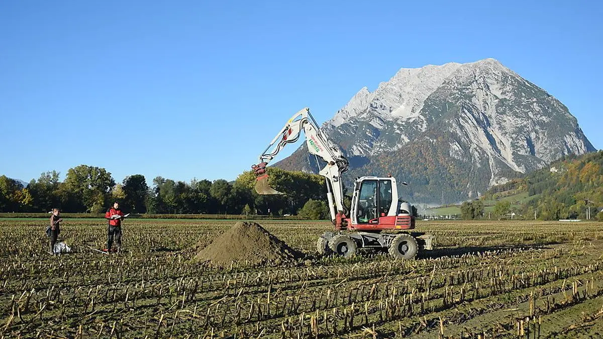Ein Bagger war am Dienstag im Einsatz