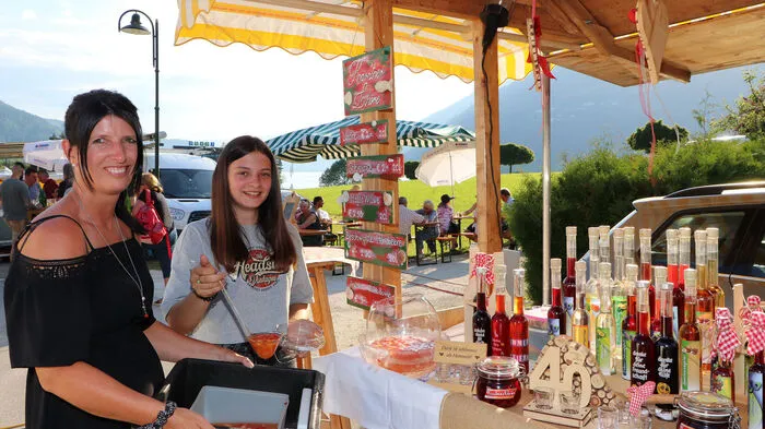 Es gab auch selbstgemachte Schnäpse am Bauernmarkt.