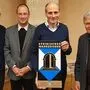 Präsentieren das „Steirische Wahrzeichen“: Christian Brugger (Bundesdenkmalamt), Pfarrer Ewald Pristavec, Werner Hilber und Hannes Merl (v. l.)
