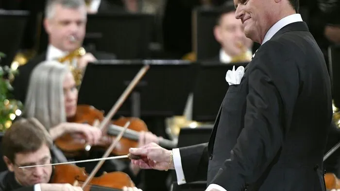 Es ist das Konzertereignis des Jahres: das Neujahrskonzert. Christian Thielemann gab sein Debüt als Dirigent des traditionsreichen Neujahrsgrußes der Wiener Philharmoniker
