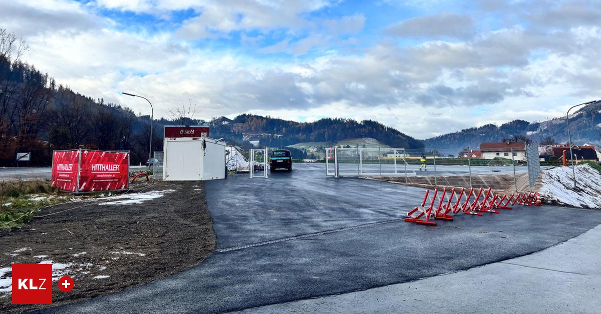 Asphaltfl-che-in-G-ss-wird-Holz-Nasslagerplatz-von-Mayr-Melnhof