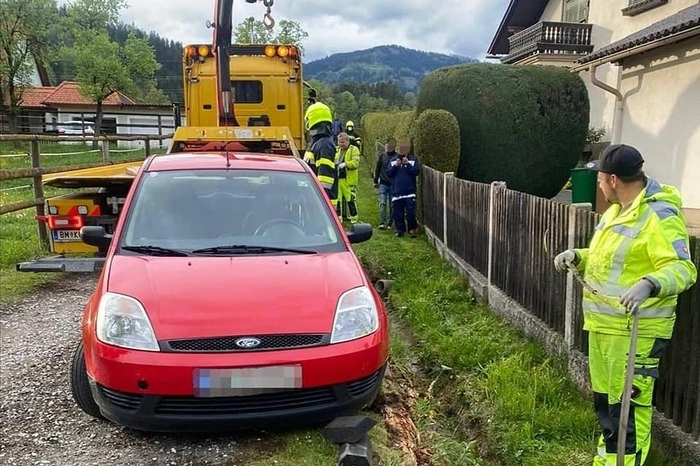 Die Mission war erfolgreich - der Wagen konnte geborgen und abtransportiert werden