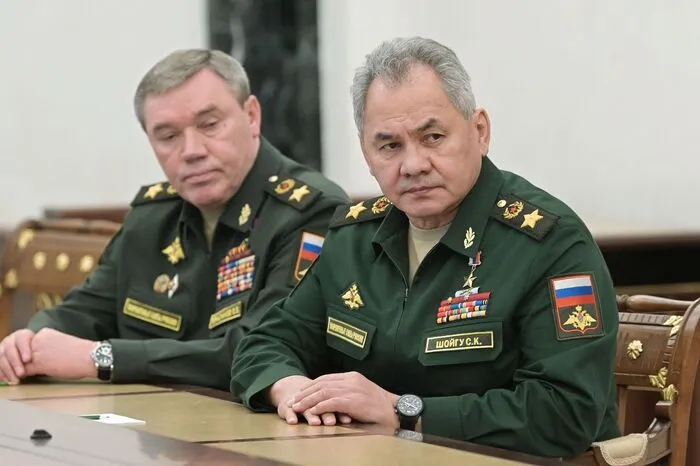 Sergej Schoigu (66) ist Verteidigungsminister Russlands. Ihm ist die Eroberung der Krim zu verdanken, er dürfte auch für den Giftanschlag in Salisbury verantwortlich sein.  Laut Mangott steht er im inneren Zirkel Putins, dort aber in der zweiten Reihe.  