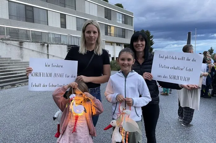 .... für alle anderen hatte "Von Mama zu Mama" dutzende Plakate mit eindeutigen Botschaften für die Aktion gedruckt.