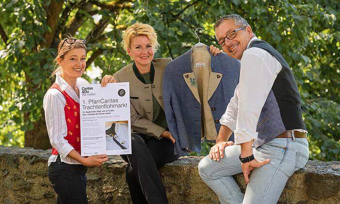 Marion Mörtl, Sandra Wassermann und Maximilian Fritz bitten um Trachtenspenden für ihren Flohmarkt zugunsten der Unwetteropfer im Gegendtal