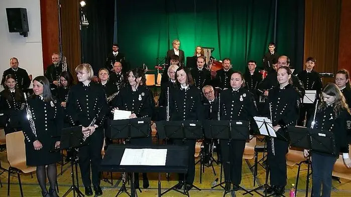 Auch heuer wieder hatte die Bergkapelle Piberstein zum traditionellen Frühlingskonzert in das Volksheim Köflach geladen. Die Musikerinnen und Musiker unter Obfrau Veronika Hacker und Kapellmeisterin Fabienne Zernig hatten ein großartiges Programm erarbeitet.