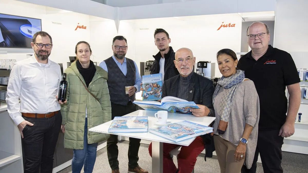 Thomas Herget, Claudia Lechner, Oliver Zwanzger, Kunde Gerhard Slamanig, Otto und Shirley Retzer mit Ingo Bender (von links) bei der Eröffnung im neuen Store