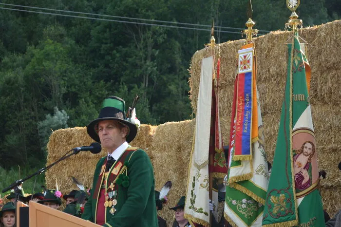 Major Fritz Tiefenthaler am Rednerpult
