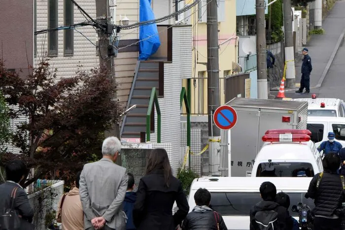 Ihr Bruder habe vor wenigen Tagen die Polizei kontaktiert, nachdem er mit Hilfe ihres Passwortes für den Kurznachrichtendienst Twitter herausgefunden hatte, dass sie sich dort mit dem mutmaßlichen Mörder ausgetauscht hatte. 