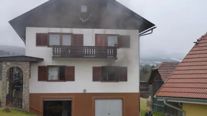 Am Mittwoch wurde die FF Vorau um 10.54 Uhr durch Sirenenalarm zu einem Zimmerbrand im Ortsteil Schachen gerufen.