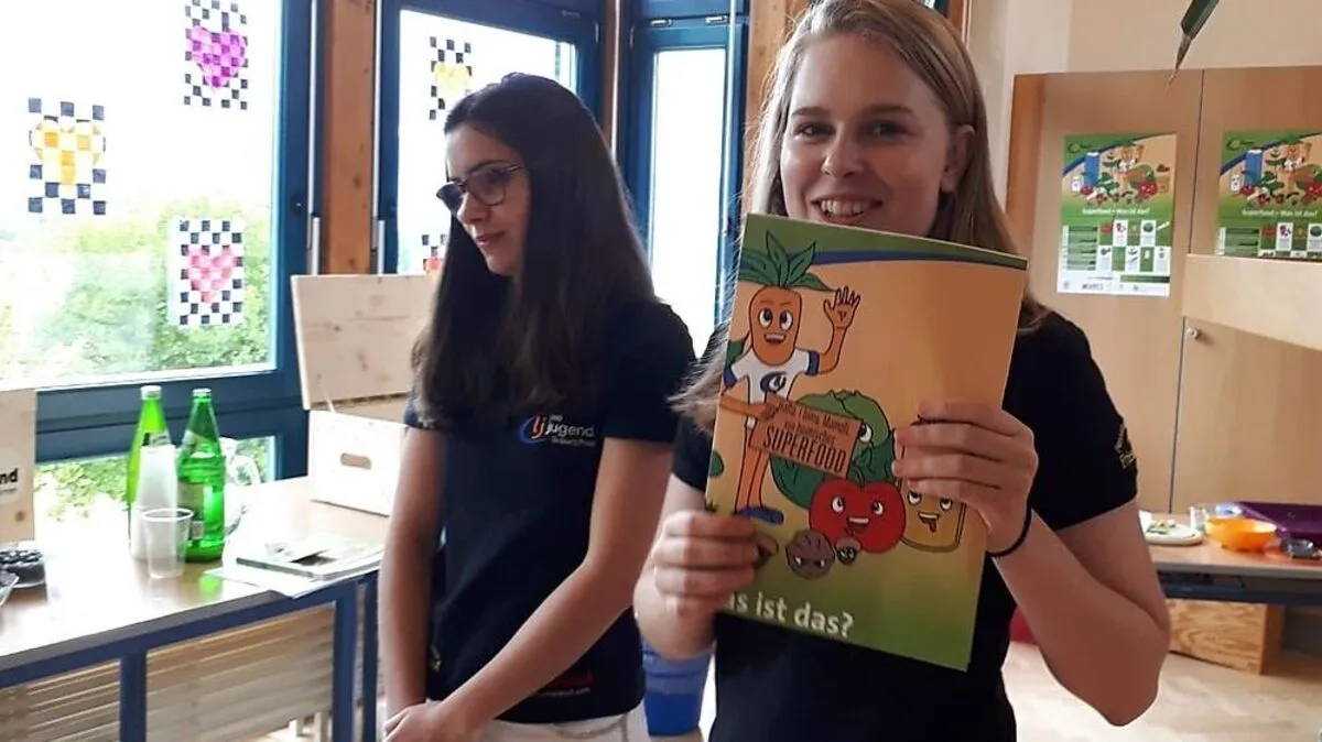 Auch Melanie Fößl und Michaela Schlacher (rechts) von der Landjugend Prebl waren mit von der Partie