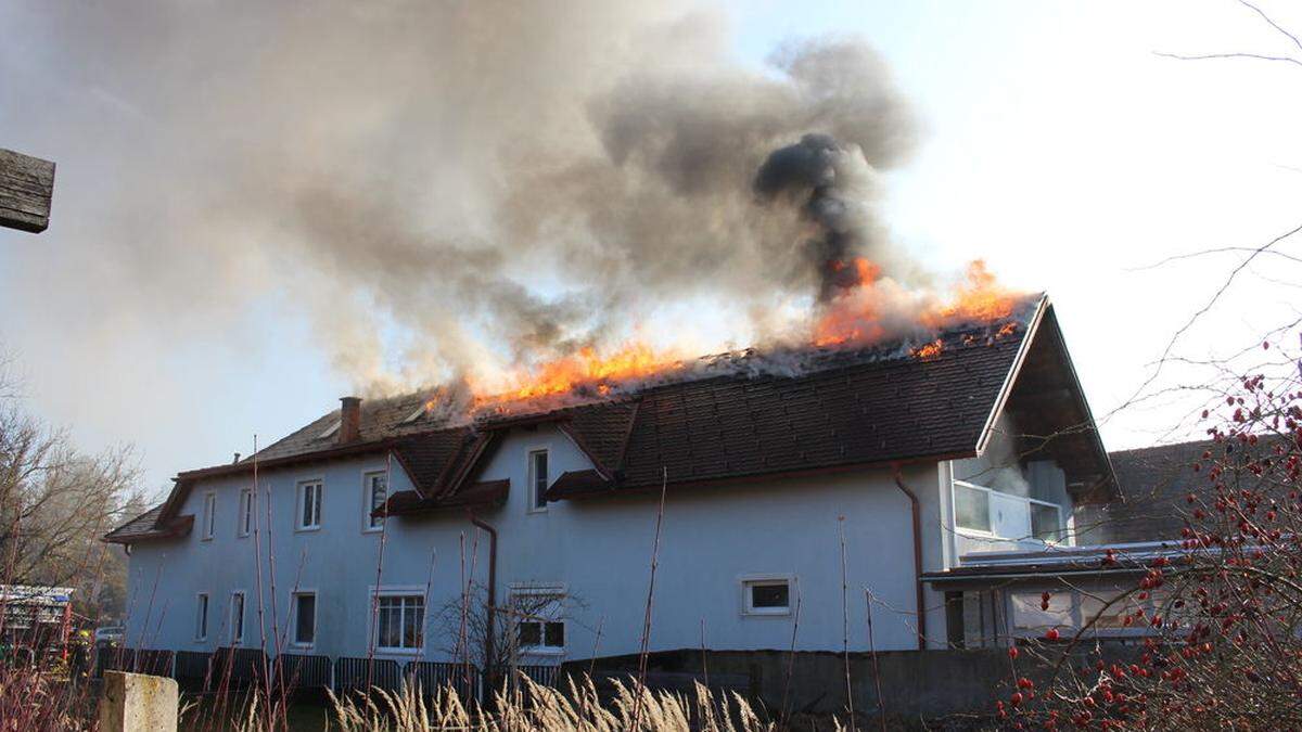 Nach rund acht Stunden konnte der Brand gelöscht werden