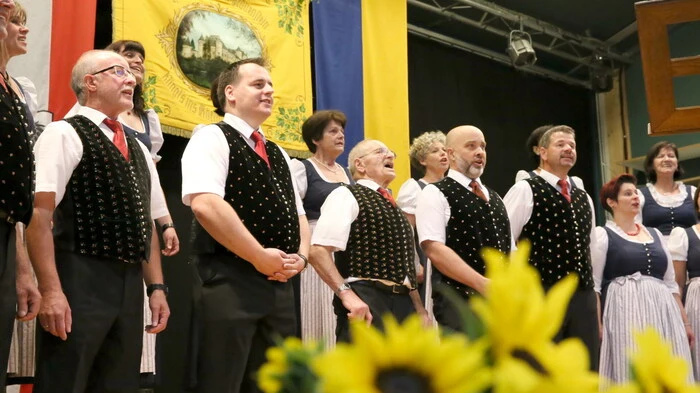 Unter dem Motto „Singen in die Sommernacht“ lud am Freitagabend der Singkreis Frauenstein unter Obfrau Gertrud Seebacher zum Konzert in den Kultursaal Kraig. 