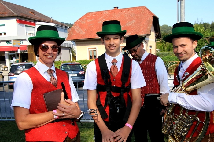Die Freude, endlich nach so langer Pause wieder öffentlich spielen zu dürfen war den Musikerinnen und Musikern ins Gesicht geschrieben.  