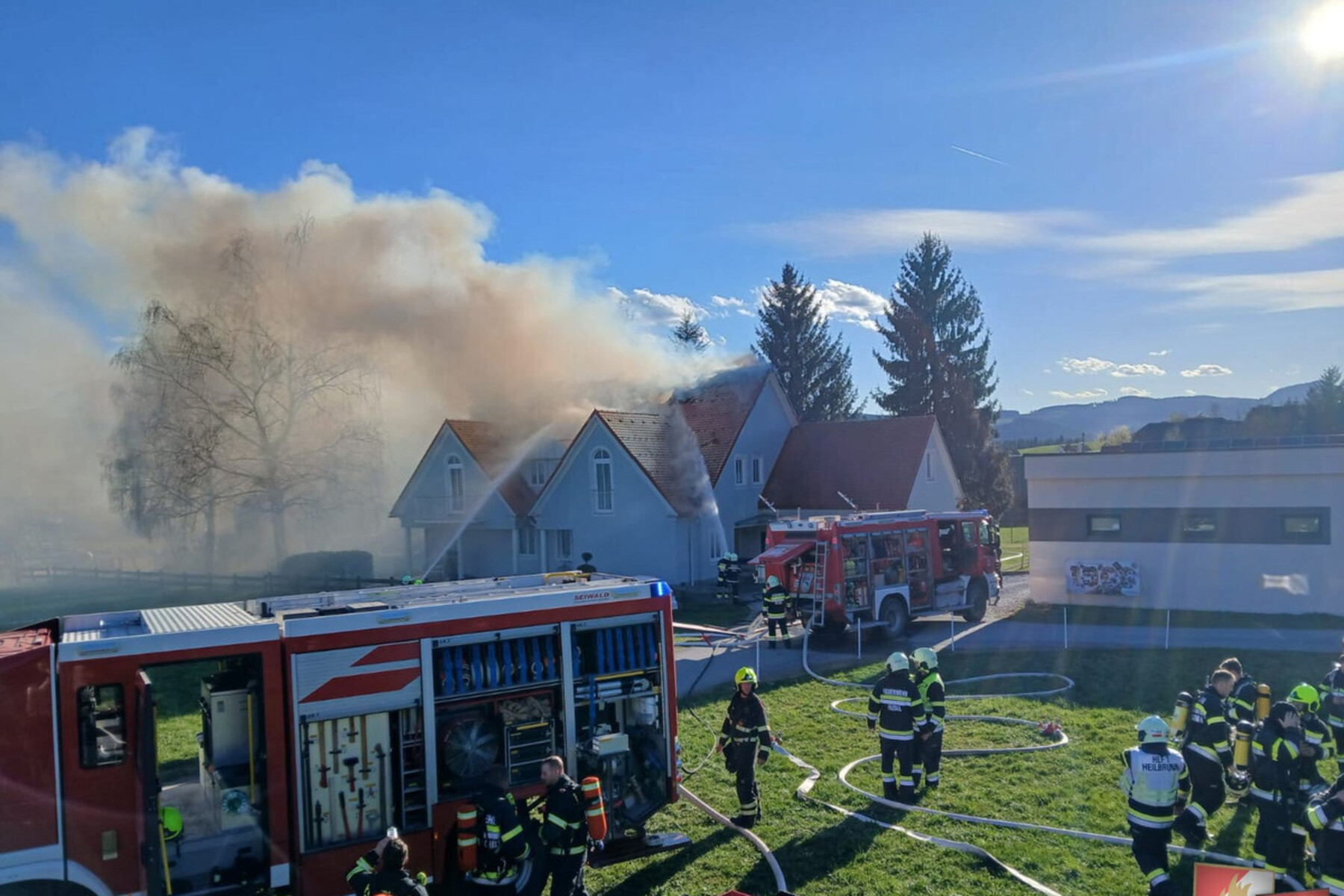 Dachstuhl eines Wohnhauses in Passail stand in Flammen