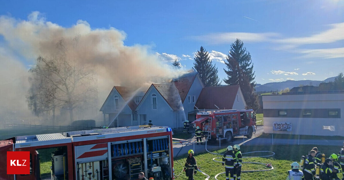 Passail-Dachstuhl-eines-Wohnhauses-stand-in-Flammen