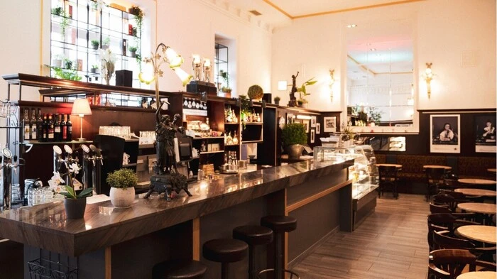 In neuem Glanz erstrahlt ab sofort das Café Kaiserfeld in Graz.