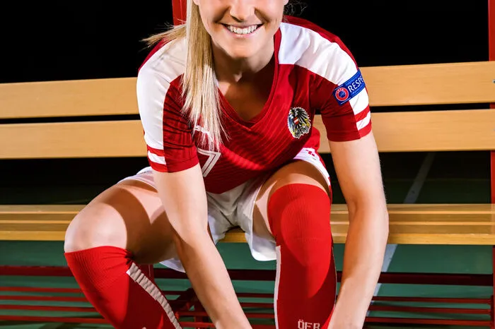 Sarah Puntigam im SteckbriefNummer: 17Position: MittelfeldGeboren am:13. 10. 1992Aus: Raning bei GnasGröße: 1,73 MeterVerein: SC FreiburgLänderspiele/Tore: 69/9Teamdebüt: 4. März 2009 gegen Wales APA