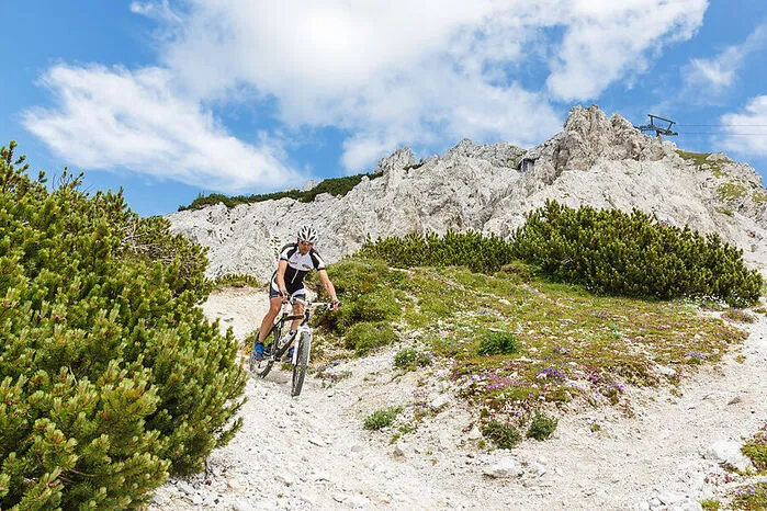 oder auf zwei Rädern über einen der sieben Singletrails.