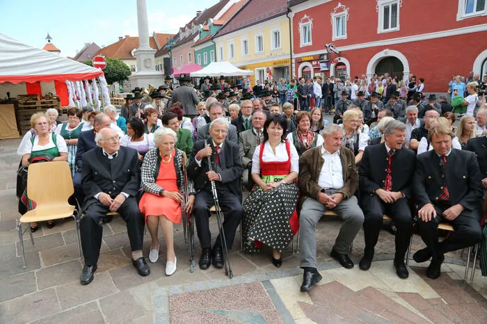 Die Feierstunde war der Auftakt für das Fest, bei dem am  Hauptplatz wieder für Geselligkeit und Unterhaltung gesorgt war.