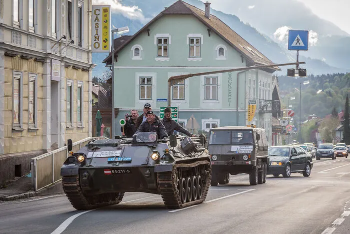 Aufsehenerregende Anreise