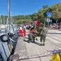 Auto mit vier jungen Leuten landete im Hafen von Sistiana