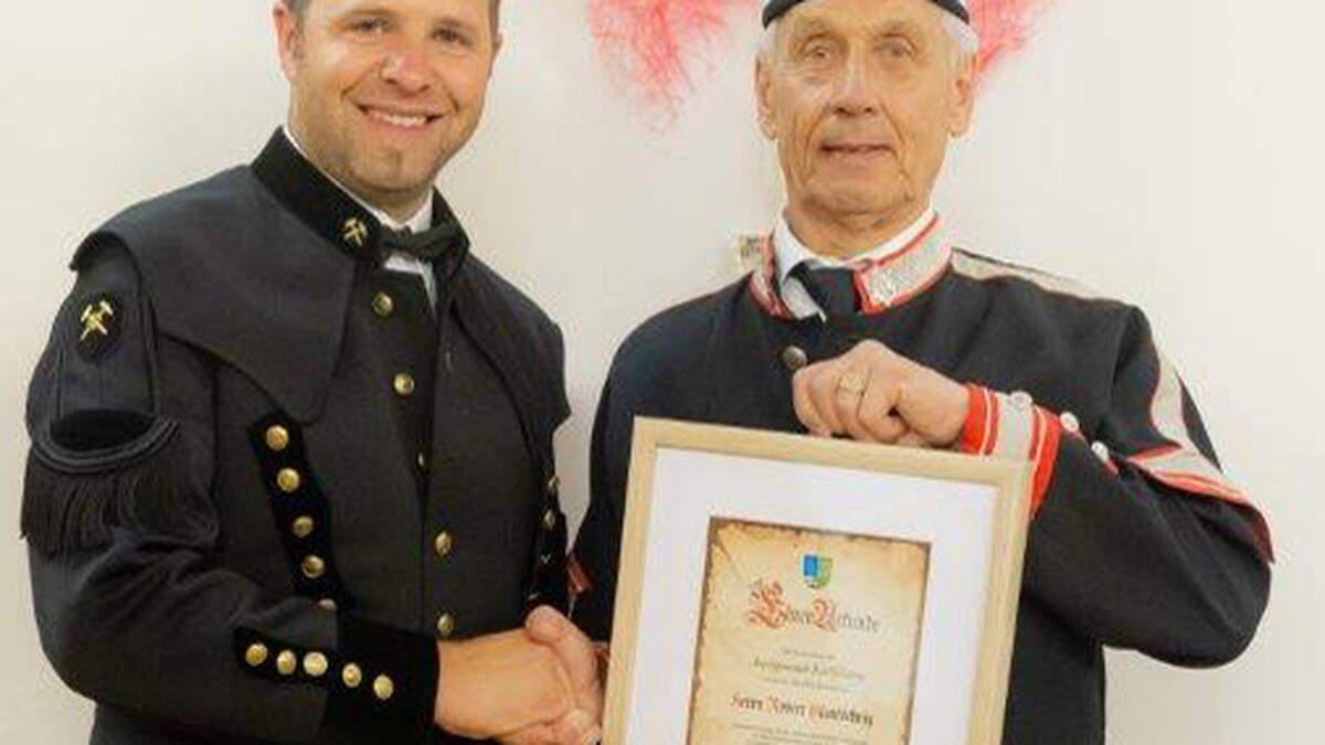 Kapellmeister Robert Glantschnig (rechts) und Bad Bleibergs Bürgermeister Christian Hecher