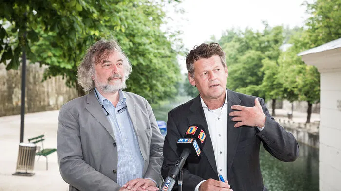 Straßenbaureferent Vizebürgermeister Christian Scheider (FPÖ) und Stadtgartenreferent Stadtrat Frank Frey (Grüne) bei der Präsentation.