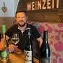 Roland Tölderer betreibt die Bar "Weinzeit im Uhrhaus" in Seeboden