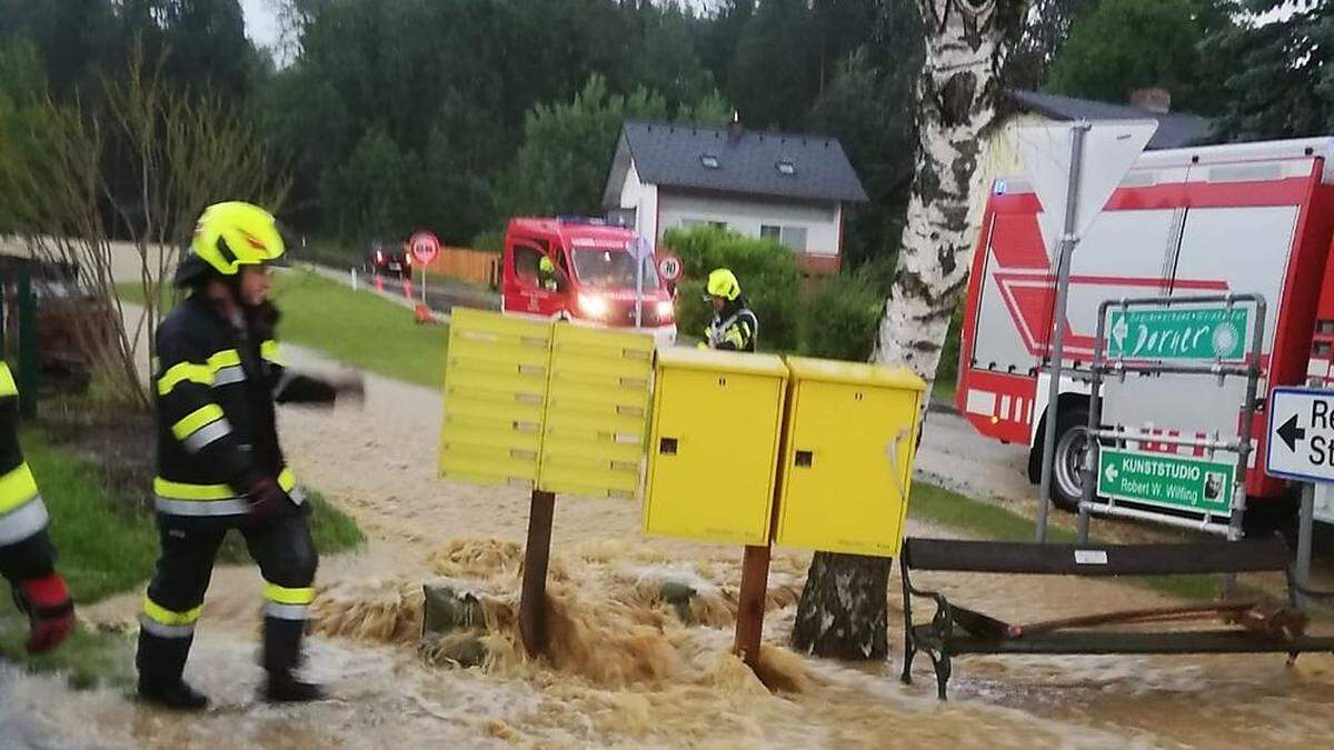 Schon am Nachmittag kam es zu ersten Überschwemmungen.