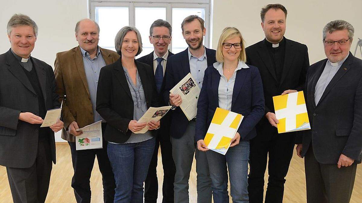 Projektkoordinatorin Ute Bischof (Dritte von links) mit ihrem Team