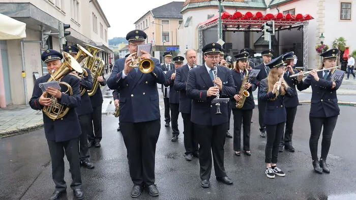 Pünktlich um 10 Uhr wurde das 31. Voitsberger Stadtfest traditionell von der Werkskapelle Bauer mit musikalischen Klängen eröffnet.